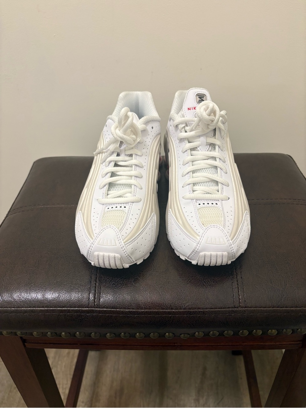 Nike Shox women size 6.5 white Athletic Sneakers